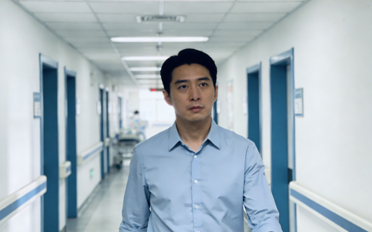 发现降薪名单有我名字后果断离职，临走时偶遇总裁妻子：降你薪资，只是哄哄我小情人，别当真！