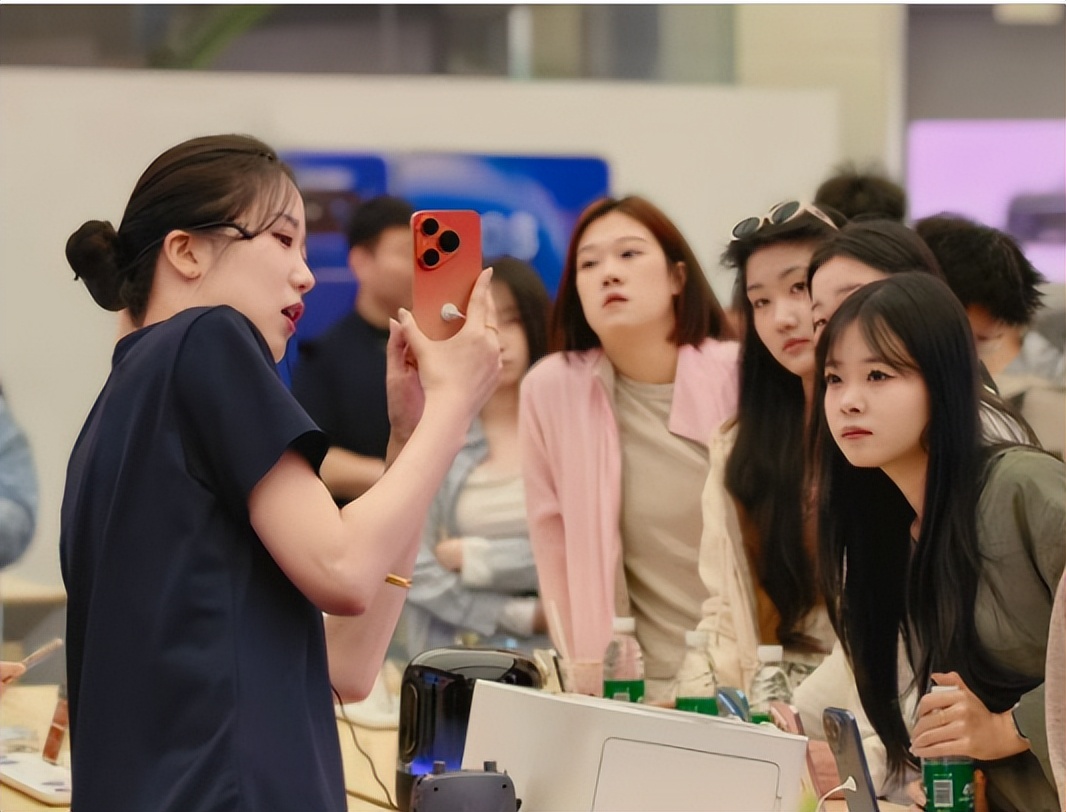 不涨反降，高端旗舰玩出新逻辑！