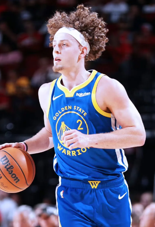 钵钵鸡水平是不是很明显了，那就是给足球权撑死40%命中率15+5+5的水平

弱