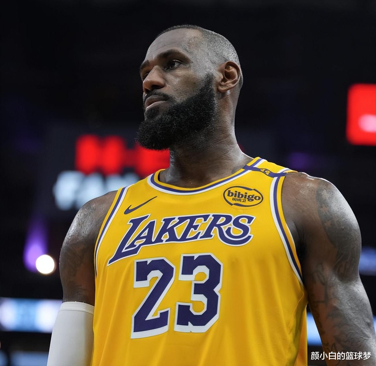 差1篮板三双！41岁勒布朗遭多次争议判罚 湖媒高呼裁判太荒谬