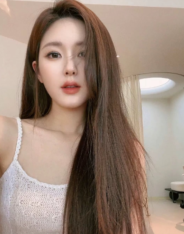 偏她来时不逢春 八年有苦她难言.
