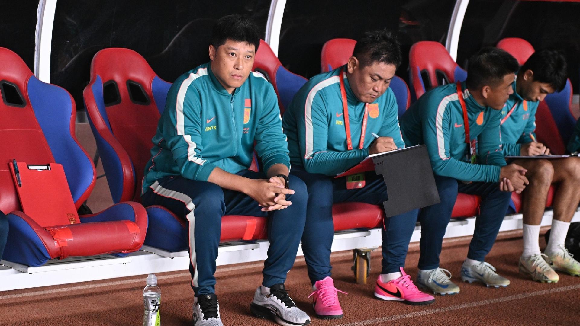 U16国足2-0碾压卡塔尔，球迷却喊换帅：张耀坤没战术，带队走不远