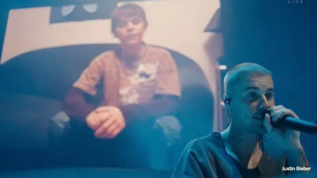 32岁贾斯汀·比伯高调压轴科切拉，狂唱新旧神曲引爆全场，却因油腻一幕遭群嘲