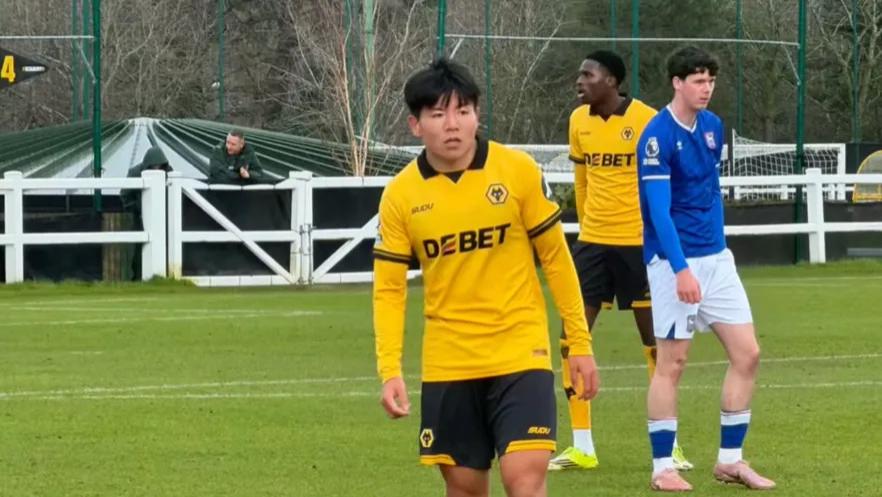 徐彬下赛季有机会踢英超？狼队触底反弹，2-1绝杀利物浦，豪取2连胜，近5轮仅输1场