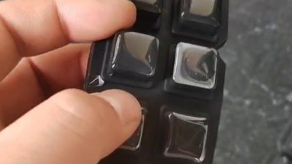 硅胶按键UV打印用什么底涂剂油墨不脱落？