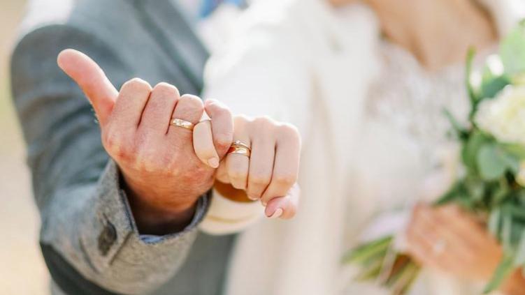 探运八字预测案例：属龙人为何早婚易散，晚婚更圆满？