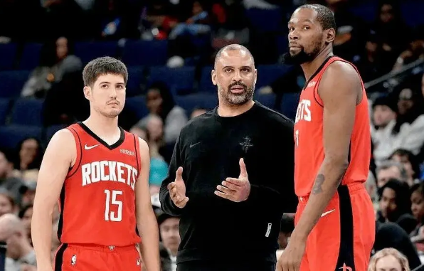 打掘金不是坏事，相比打湖人我对打掘金更加期待

随着范弗利特，亚当斯报销本赛季基