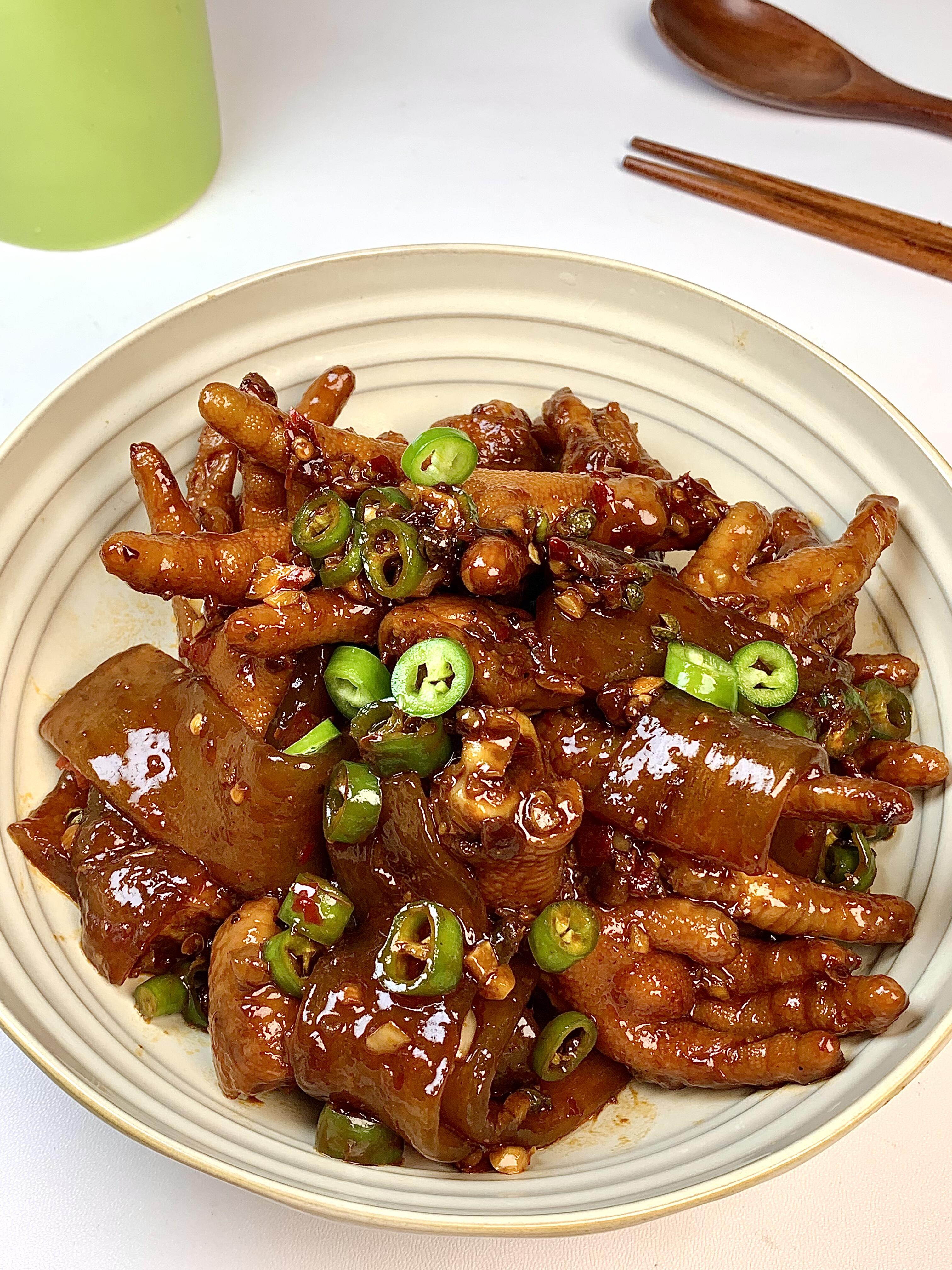 救命！这个宽粉鸡爪煲直接封神😭 香辣入味巨下饭

谁懂啊家人们！挖到宝了😭 