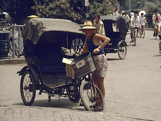 走，上班去(90年代初的成都 ​​​​)