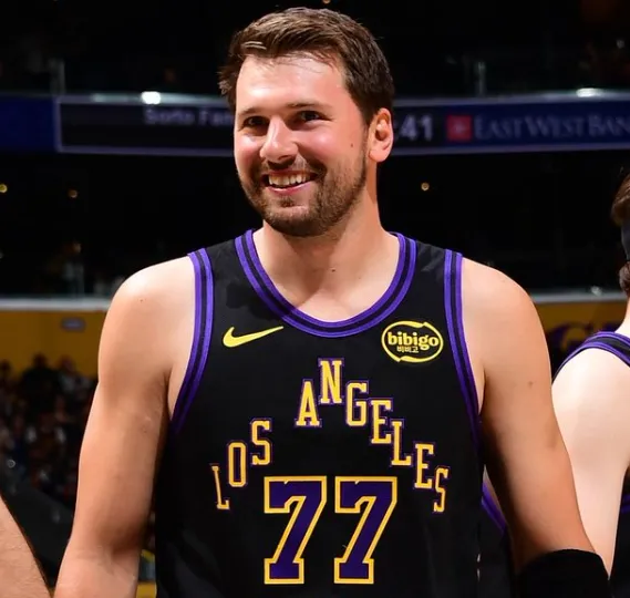 今年湖人夺冠是完美剧情，这个冠军对东子非常重要

首先东子，现在nba人气王全明