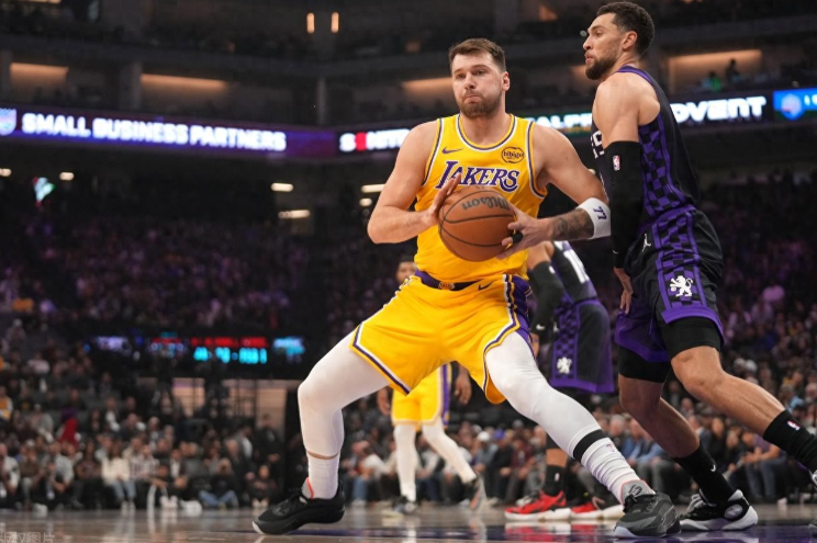 1月13日，NBA常规赛，国王主场以124-112轻取湖人，这也令湖人遭遇到3连