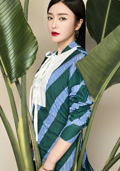 秦岚时尚写真，又美出了新的高度啊