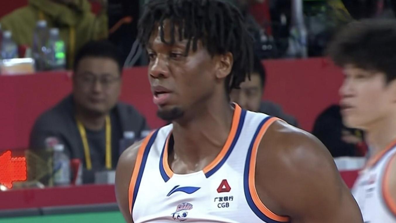 怀特塞德14分统治内线，上海轻取山西卫冕CBA俱乐部杯