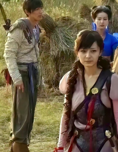 看看杨幂还有胡歌，当初也是普通人啊，拍完这个电视剧，整个剧组都平步青云了