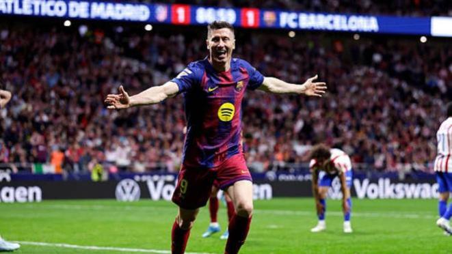 意甲豪门争逐莱万：米兰尤文引援博弈，红黑军团锋线急救刻不容缓