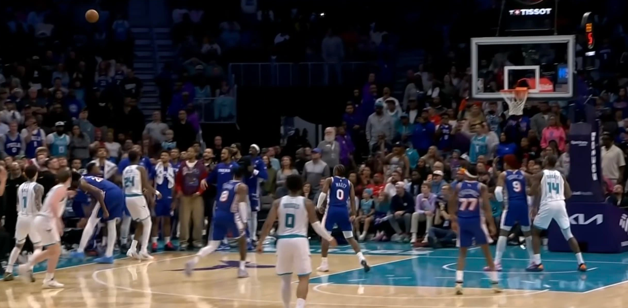 你们有没有注意到最后那次封盖大帝的膝盖有一点反关节

看的时候就注意到这里，大帝