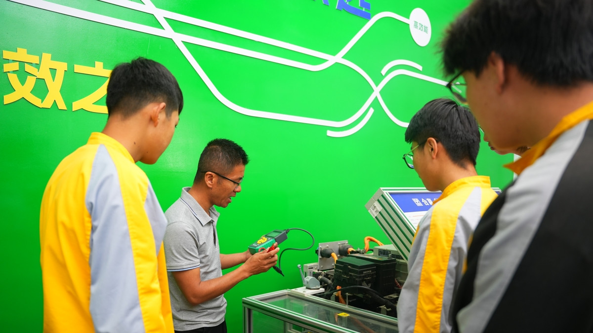 油价重回9元时代！新能源车优势拉满，检修人才迎来黄金发展期