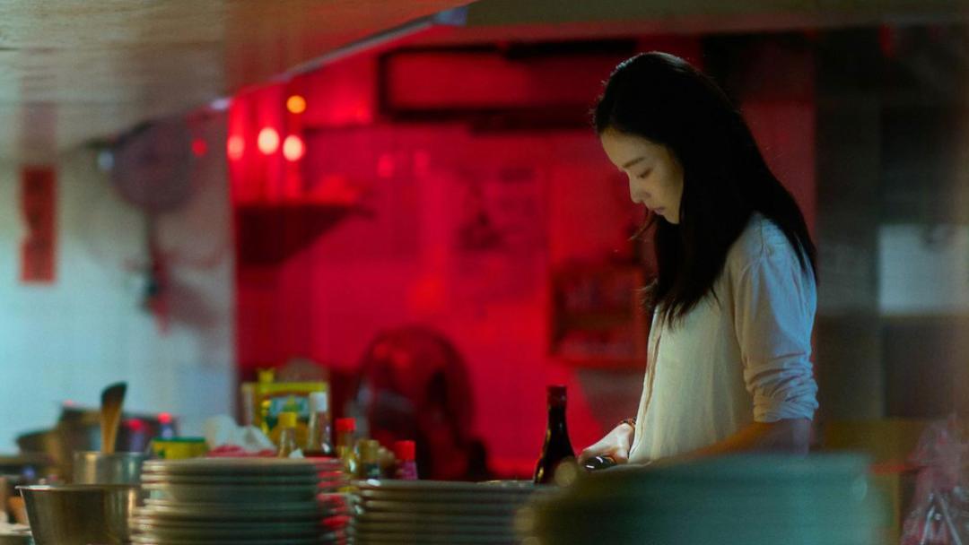 隔离不隔心：黄渤、倪妮在《一个男人和一个女人》中的温暖相遇