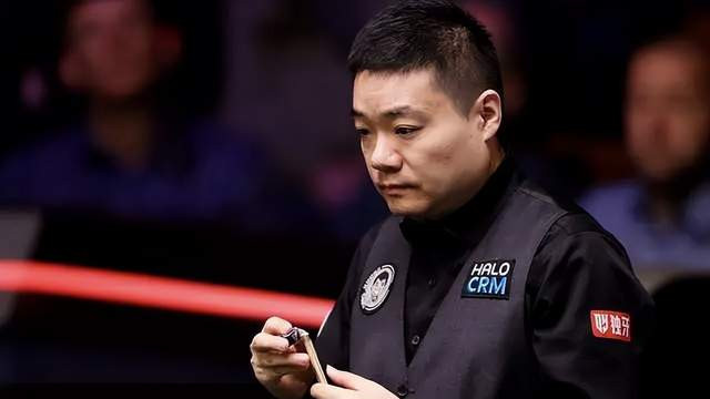 7-2吊打！丁俊晖世锦赛彻底打疯了，距16强只差3局，赵心童在等他