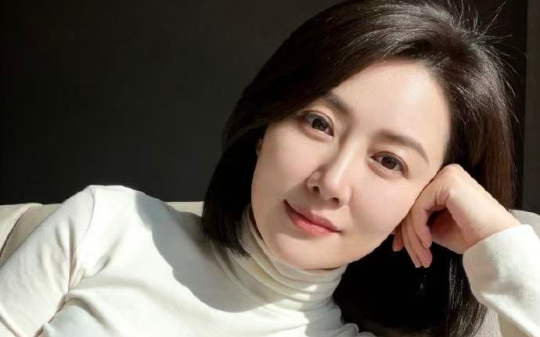 这两位大妈丢人丢到了国外，网上互骂16年，移民后又在同一个城市，最后双双付出惨痛的代价