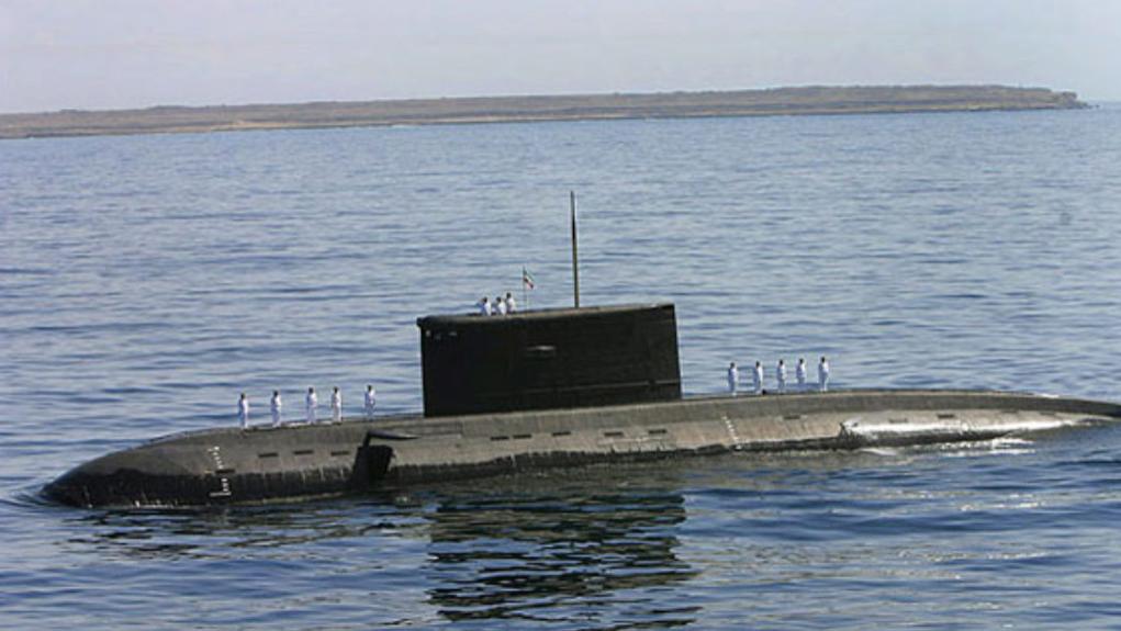 主力舰坐以待毙只是烟雾弹？伊朗真正让美军胆寒的底牌，至今还在港内没动！