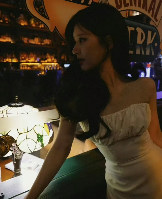 赵露思的早期稀有图片，可以当电脑壁纸