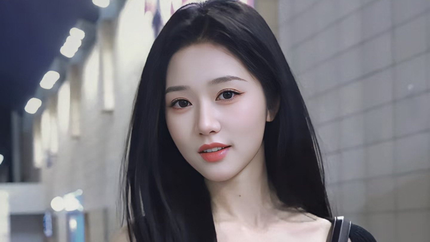 直播补光灯突然坠落，岳雨婷一句"我的美丽没了"化解危机，真实反应为何比完美人设更圈粉？