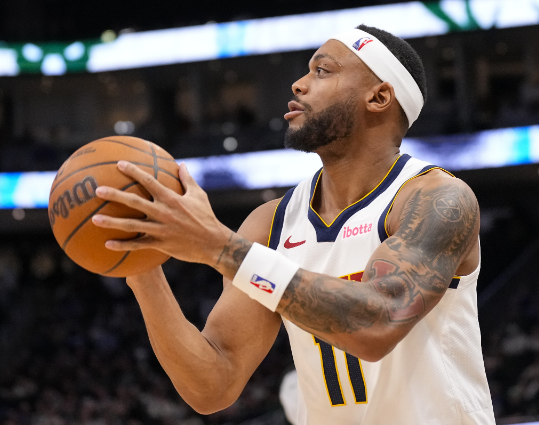 NBA名记杰克-费舍尔最新透露火箭在和泰特续约之前，布鲁斯-布朗曾是他们的引援目