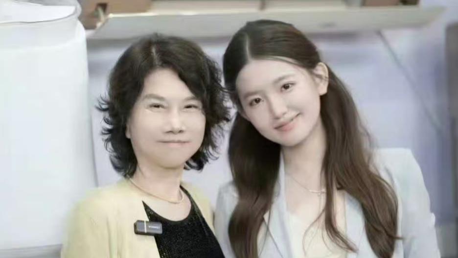 孟羽童重返职场综艺：与董明珠的“可爱”互动打破不和传言