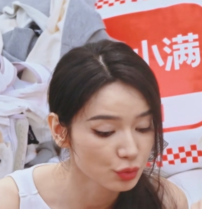 代斯说为什么我的镜头是最少的
我当时心里面会有点委屈，自尊心挺挫败的
不怪代斯有