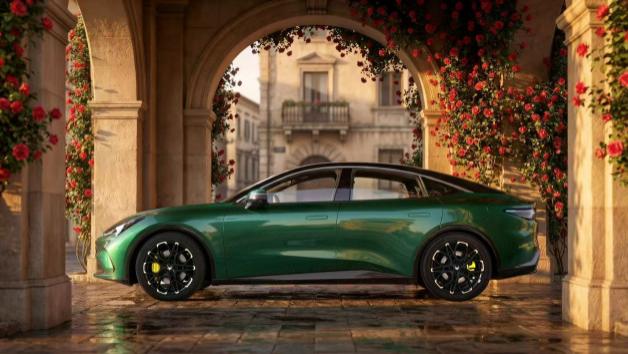 首个全场景AI发布会被极狐抢先了，全新阿尔法S5上市补贴价9.98万起