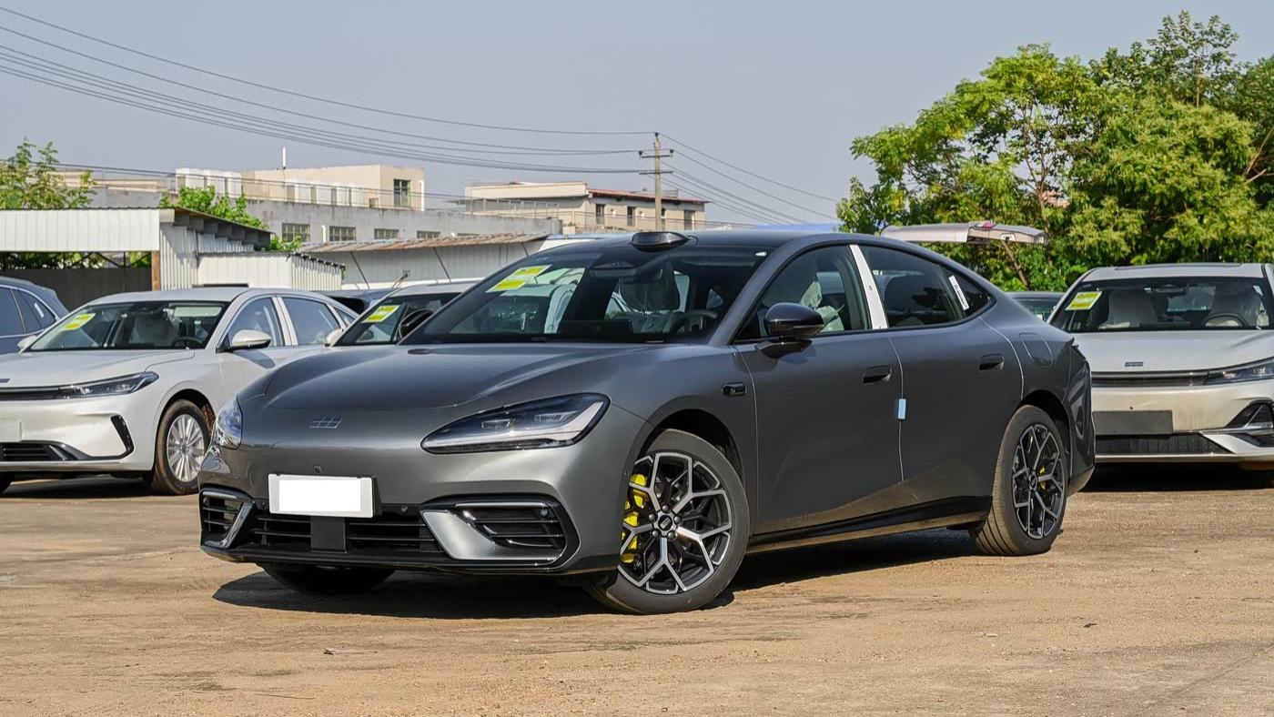 中大型纯电轿跑上市！不足14万，配800V高压+四驱动力，续航725Km