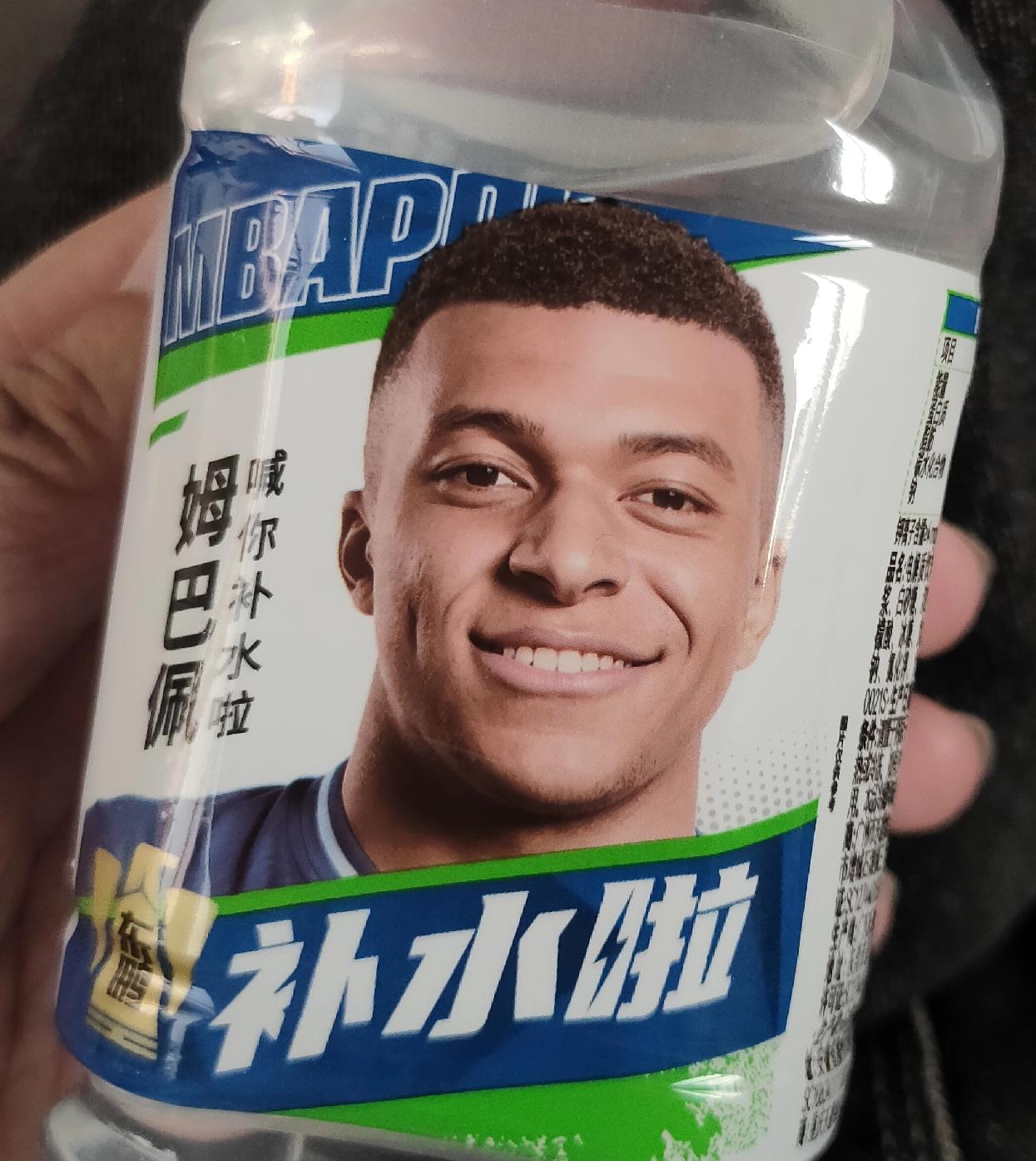 法国如果战胜英格兰，姆巴佩就是三次参加世界杯，分别得了冠亚季军

他的队友中
