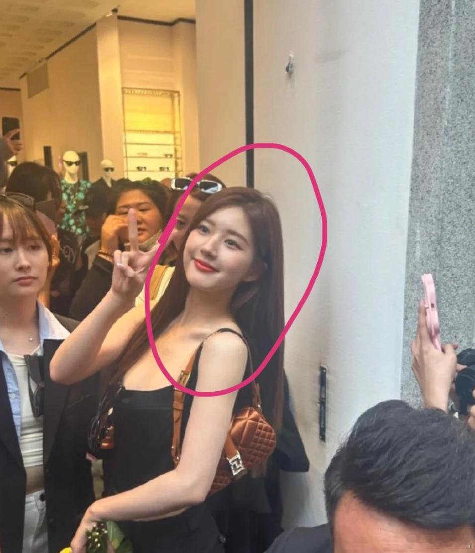 第一次直观感受到95花和素人的区别，请把赵露思从 “四普”里 划走吧！