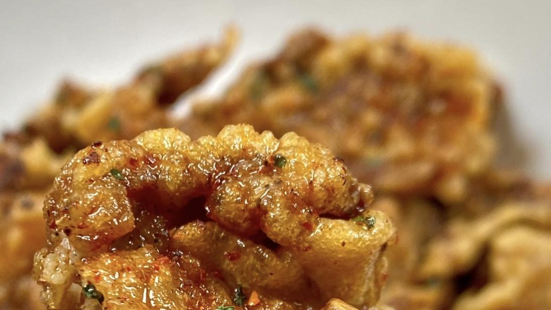 一口酥脆魂牵味，椒盐肉片。