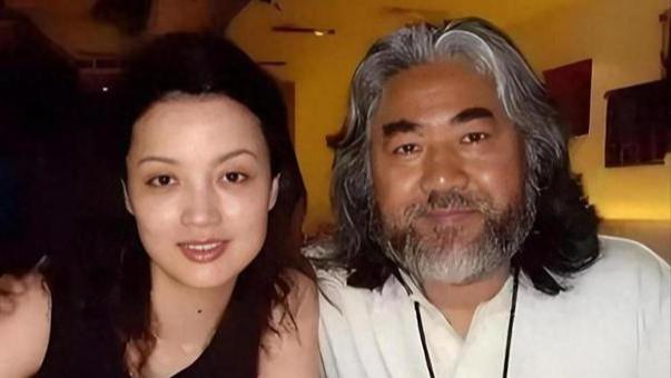 75岁张纪中为爱改头换面