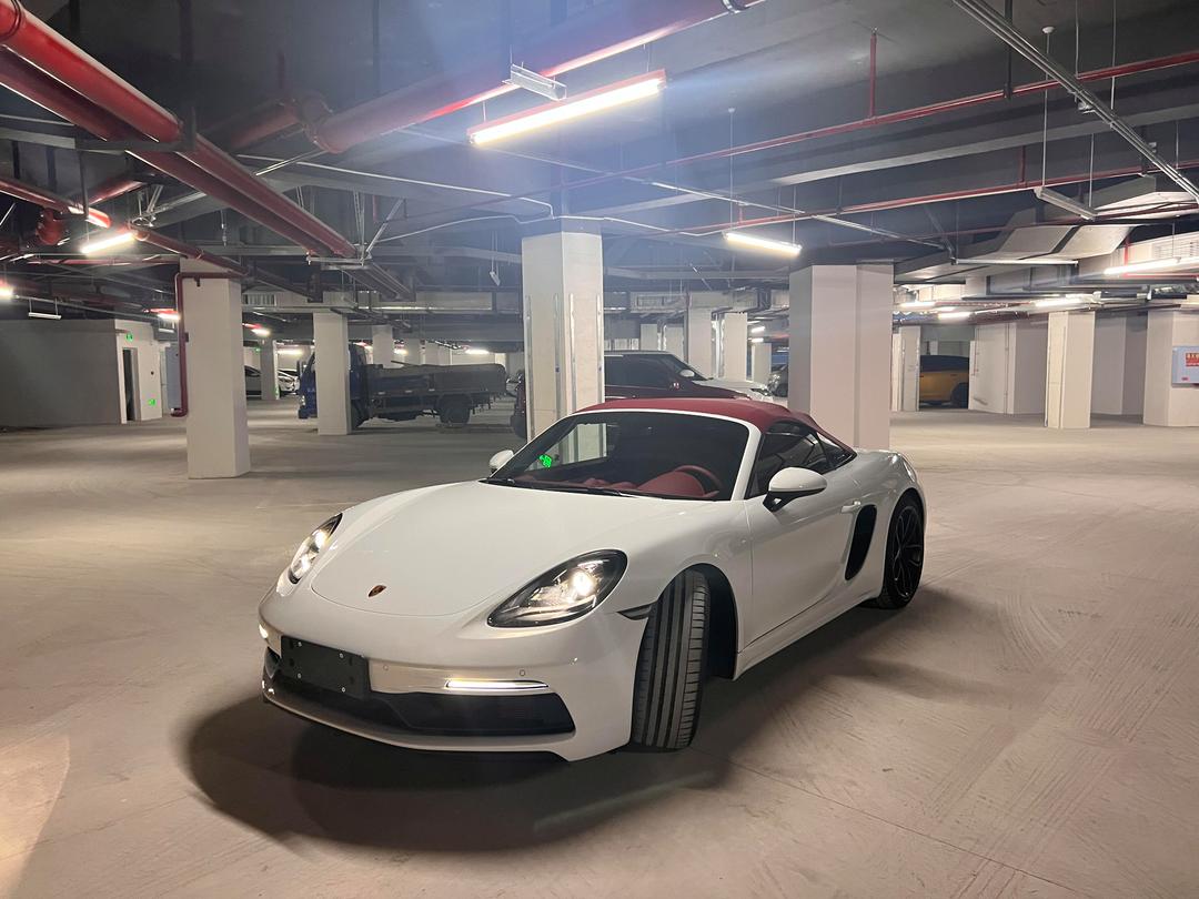 看到新闻说保时捷如今也降价的很厉害，与其说清库存不如说是销量扛不住吧！如今大环境