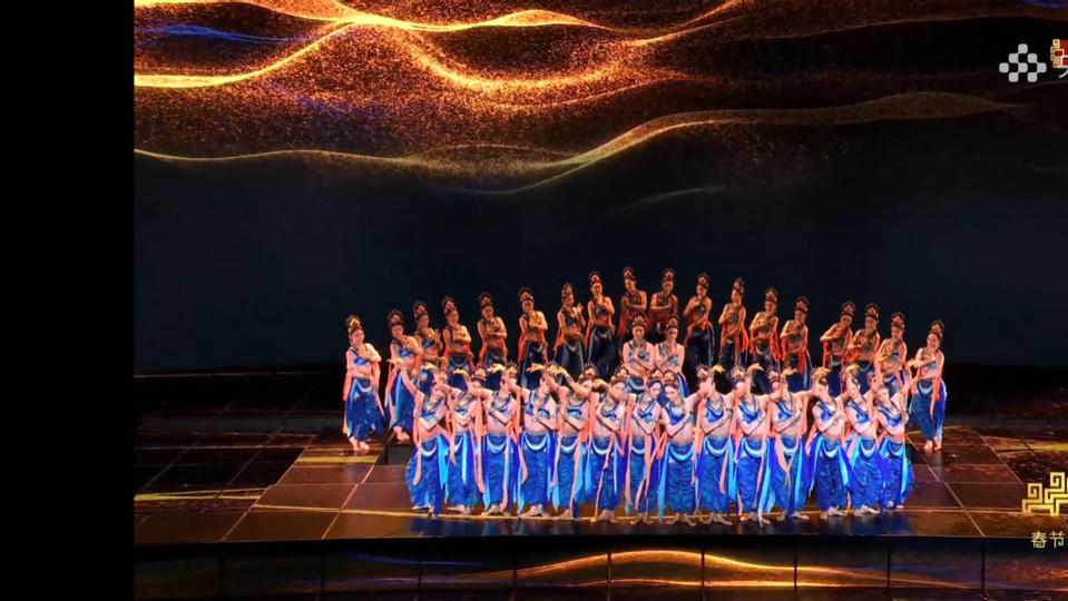 央视首次用手机直播春晚主舞台画面，华为Mate 80系列竟轻松hold住全程？