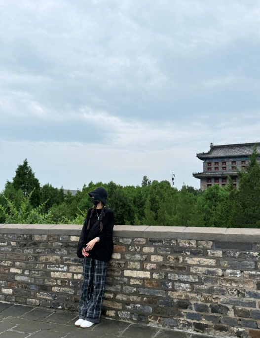 带上口罩也遮挡不住大幂幂的气质