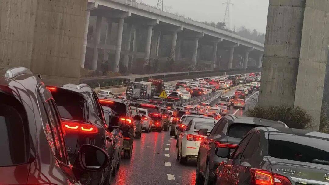 9天高速充电600万次！最堵春节长假，依然充电难？