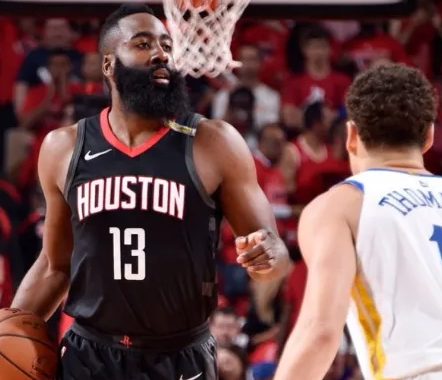NBA季后赛，目前，骑士108-75领先活塞。哈登出战33分钟，得到9分4篮板6