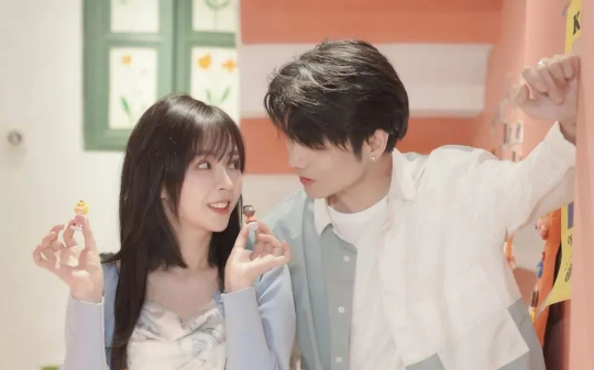 资助的贫困生说我包养她，可我是女的啊