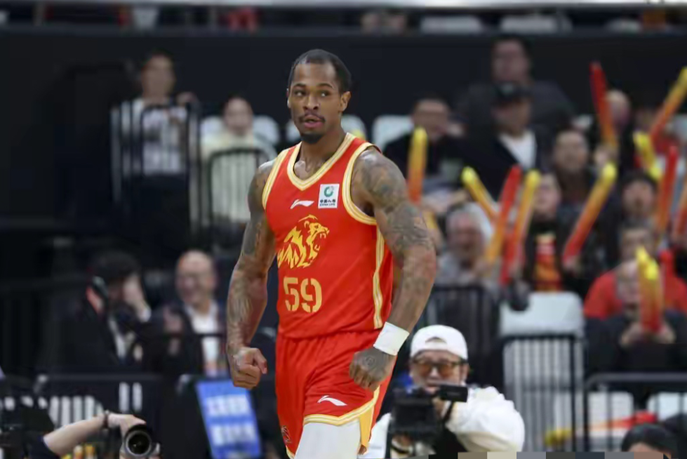 塔克在想什么呢？加时赛最后时刻稠州领先广厦3分，广厦拥有球权，时间还剩23秒呢，