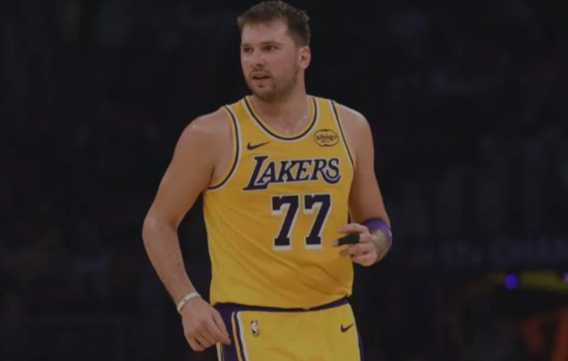 77二级拉伤，常规赛报销。一念之间，彻底的具象化了

本来一路连胜，逮谁灭谁，高