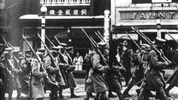 二・二六兵变号称尊皇，但裕仁却因担心得到其弟弟的支持而坚决镇压