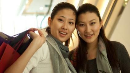 别到老了再后悔！52岁惨痛教训：少买衣服，多存钱