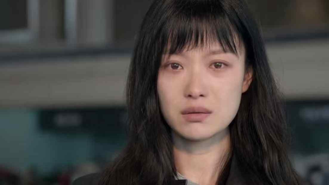 她以为老师死了，守墓十年，其实老师被关在地窖里整整十年