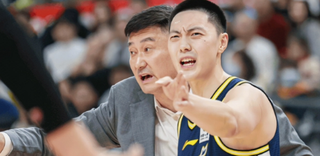 广东男篮主教练杜锋：没有人能理解主教练的不容易。广东男篮主教练杜锋谈到了自己近期