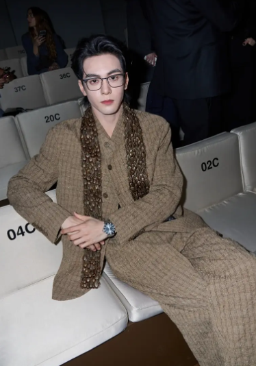 曾舜晞现身Emporio Armani2026秋冬米兰时装周内场看秀