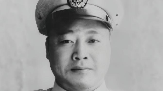 1949年何绍周领到三万两军饷，却给部下五百两后，向重庆逃窜而去